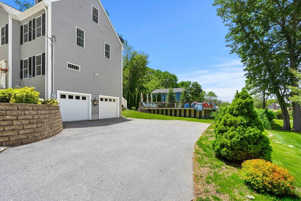 34 Amesbury Ave
