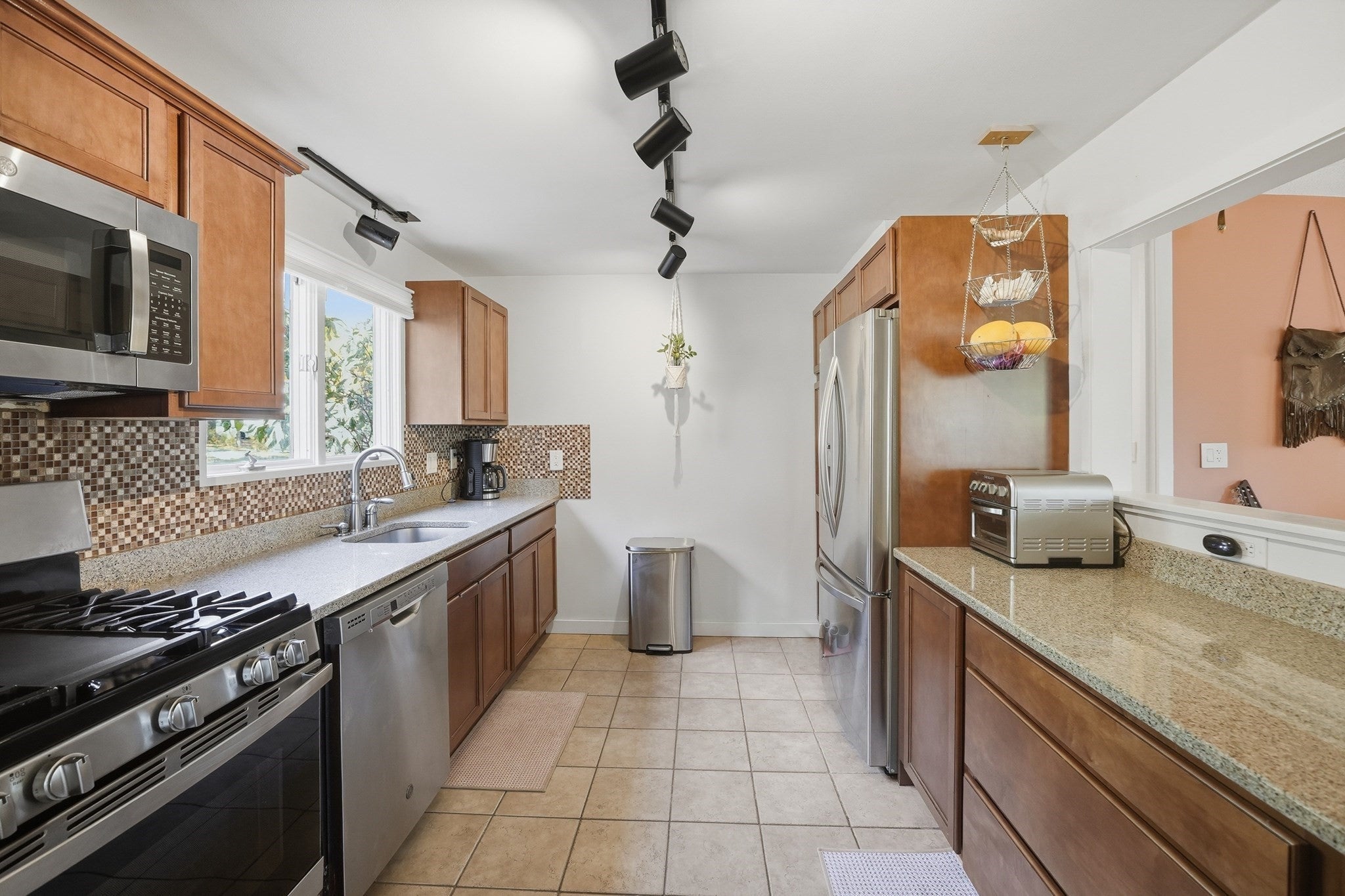11 Forest Hill Dr