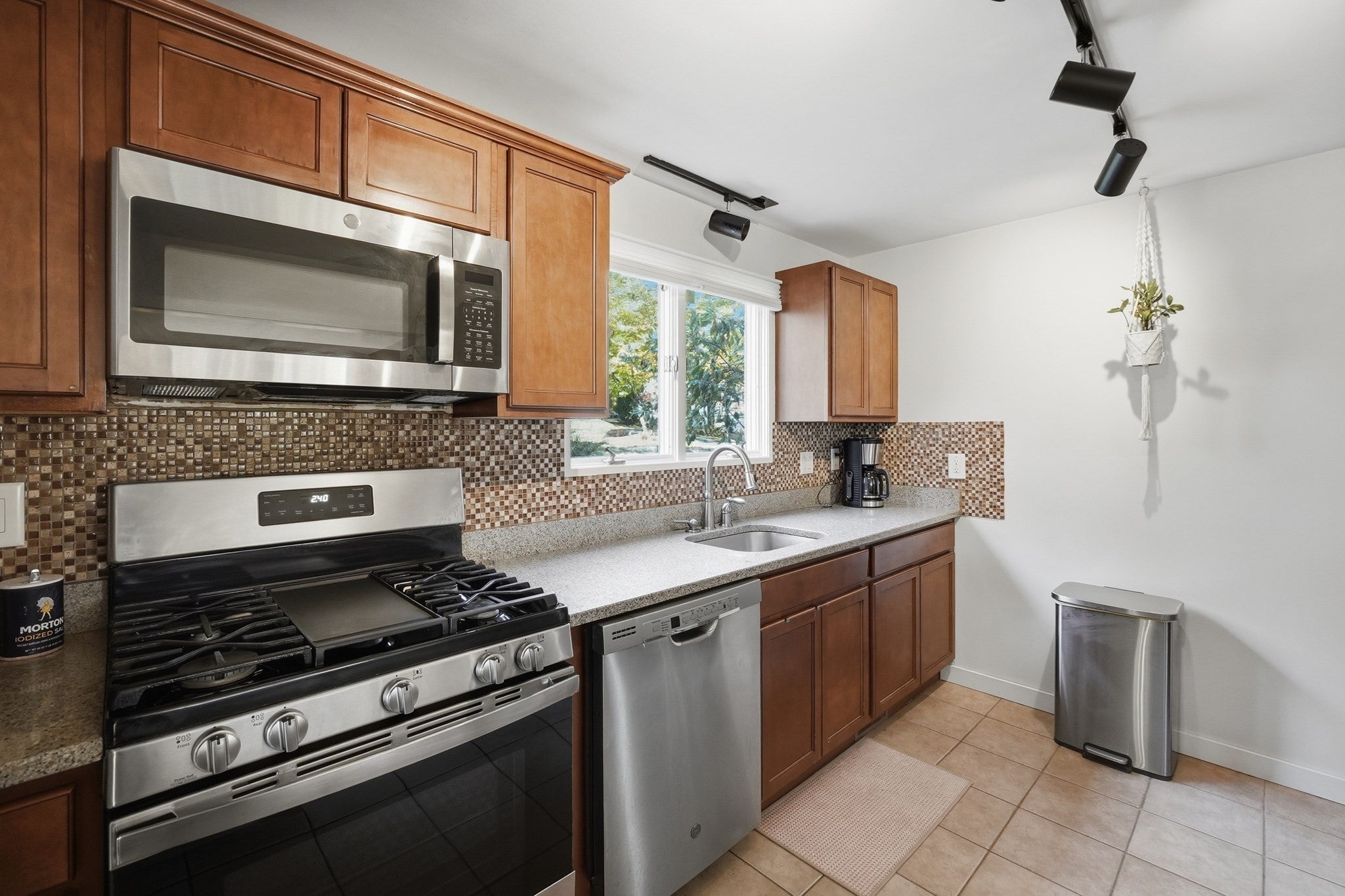 11 Forest Hill Dr