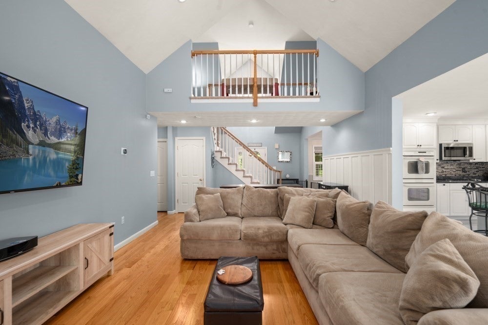 10 Valley Rd, Danvers, MA Photo #11