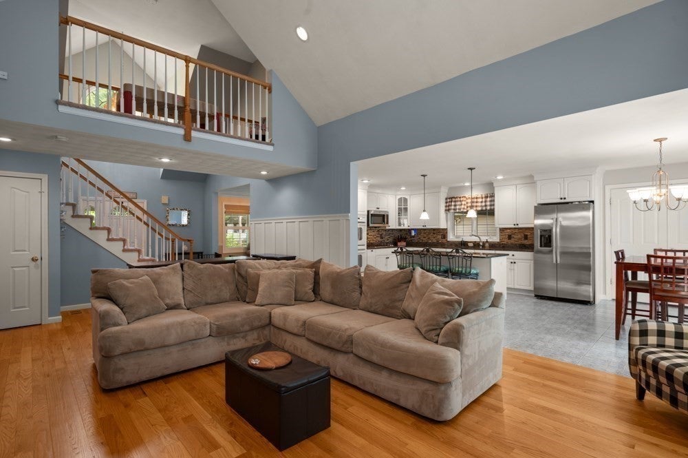 10 Valley Rd, Danvers, MA Photo #10