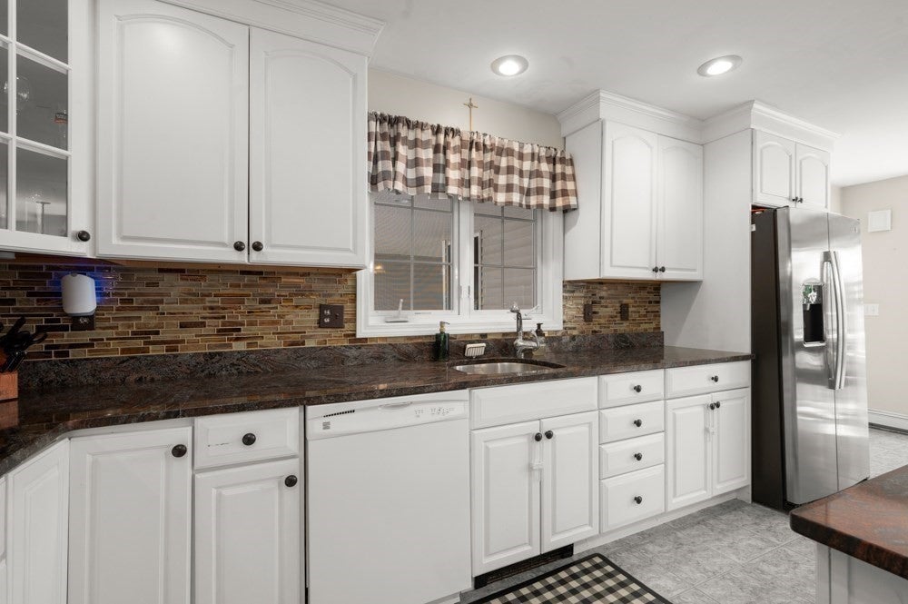10 Valley Rd, Danvers, MA Photo #5