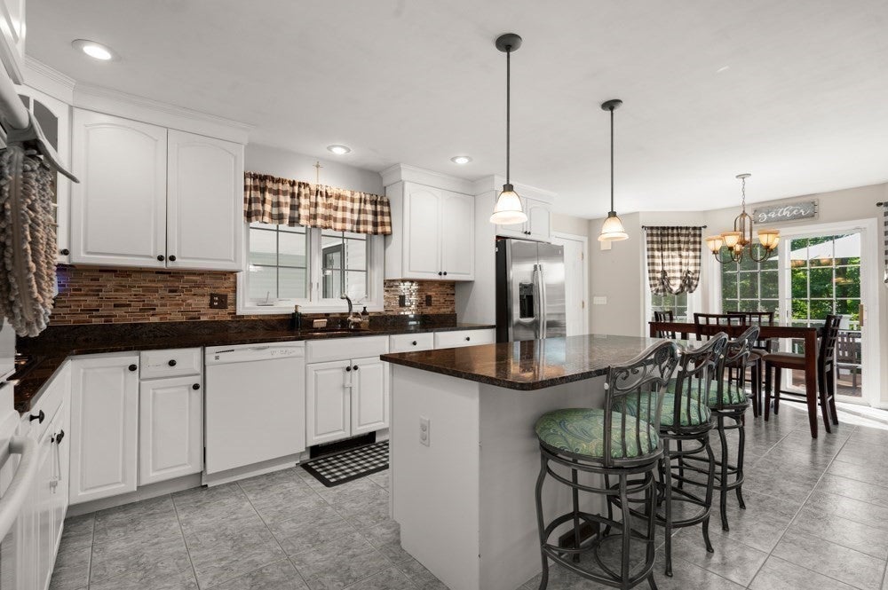 10 Valley Rd, Danvers, MA Photo #2