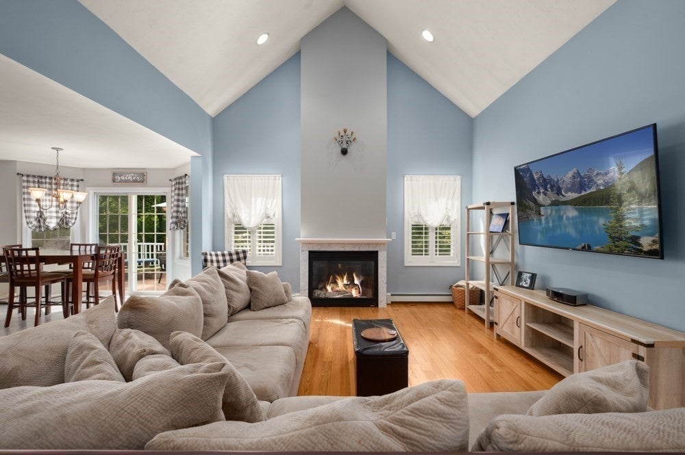 10 Valley Rd, Danvers, MA Photo #12