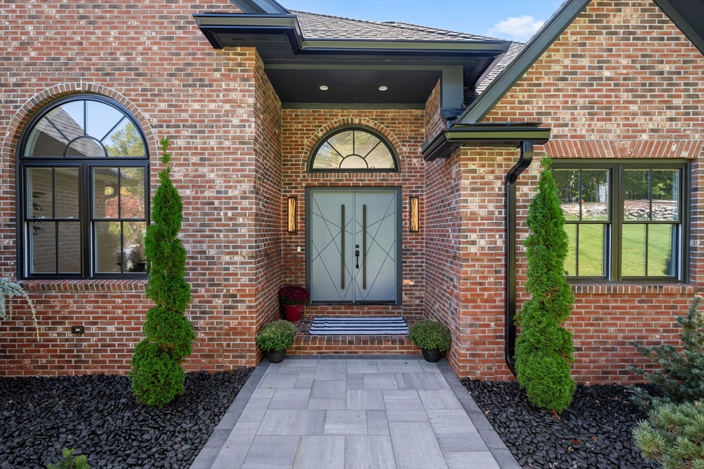 70 Colonial Dr