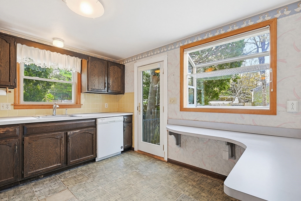 20 Worrall Rd, Plymouth, MA Photo #2