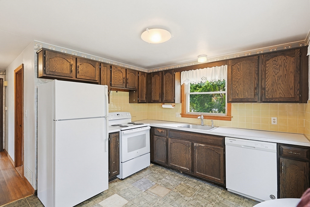 20 Worrall Rd, Plymouth, MA Photo #3