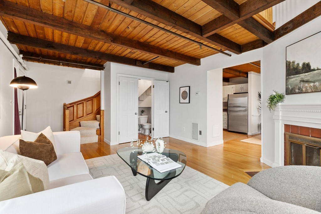 80 Wharf St K3