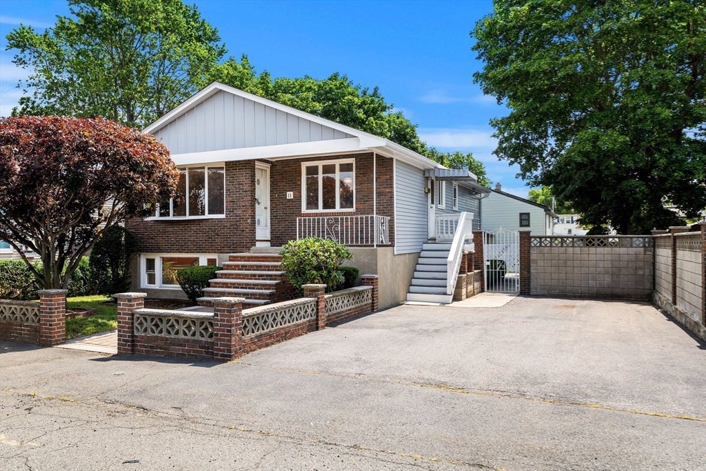 11 Newman St
