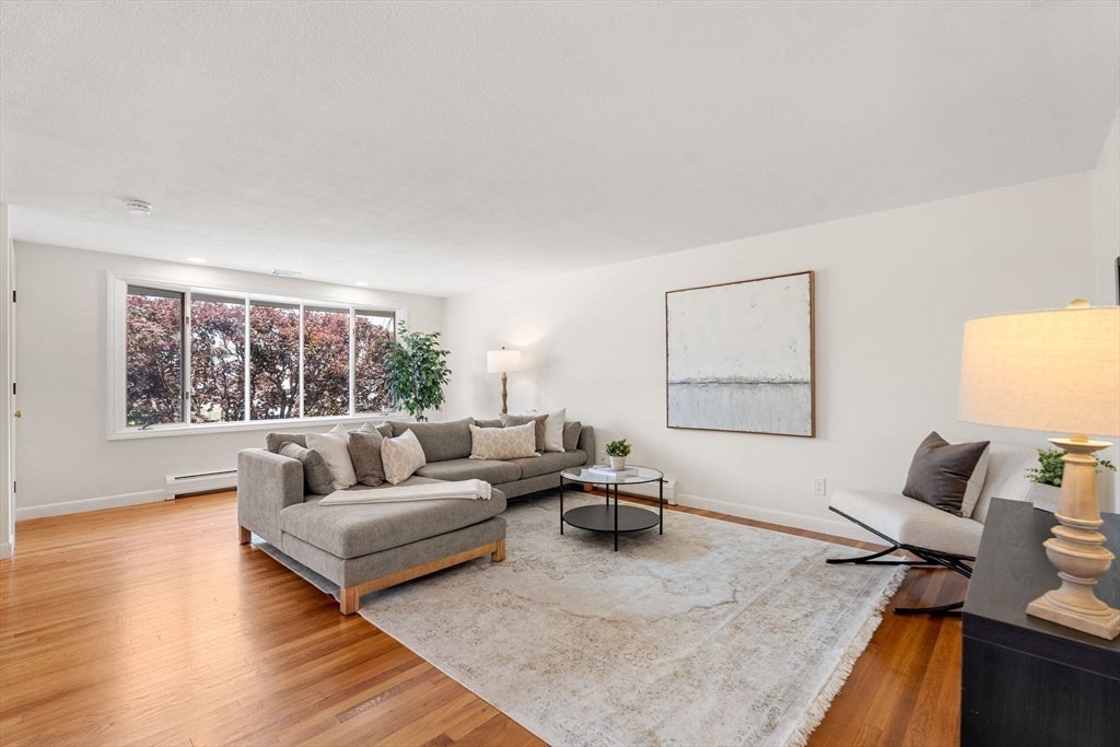 11 Newman St