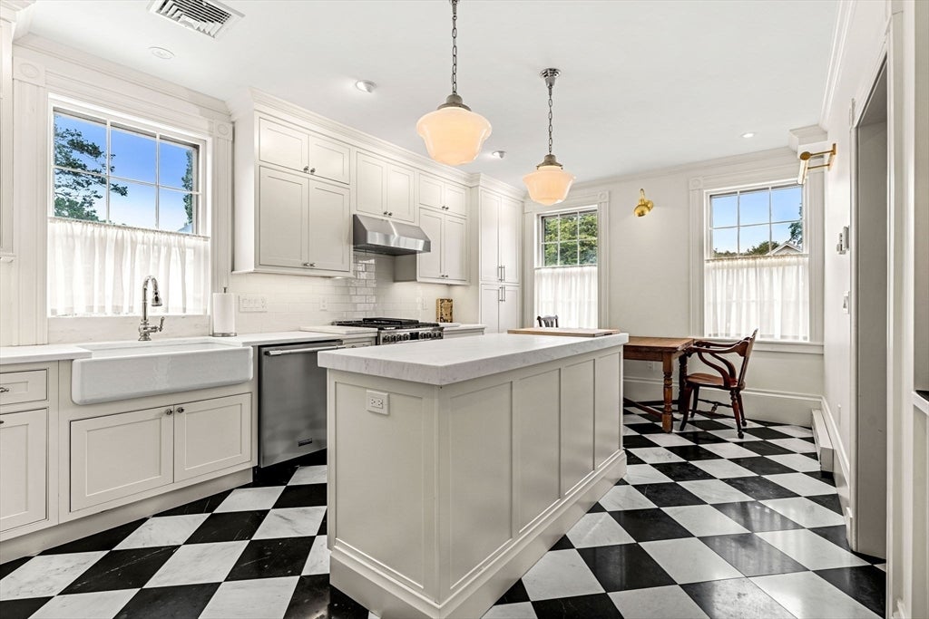 24 Chestnut St #2, Salem, MA, 24 Chestnut St #2, Salem, MA Photo #1