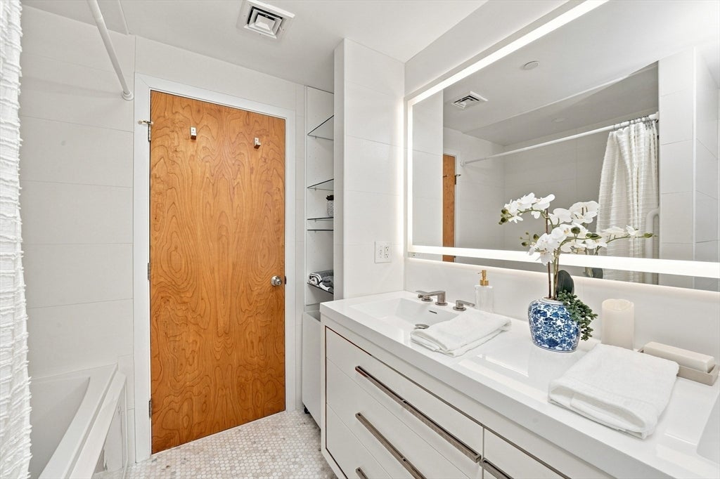 24 Bay State Rd #4, Cambridge, MA Photo #12