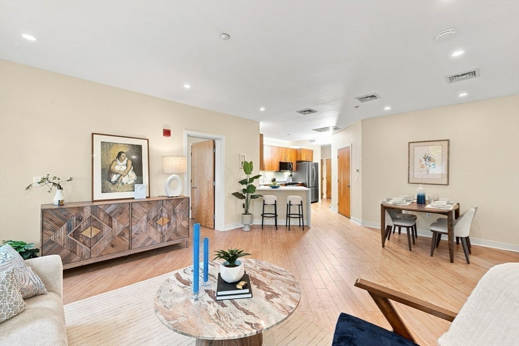 24 Bay State Rd #4, Cambridge, MA Photo #8