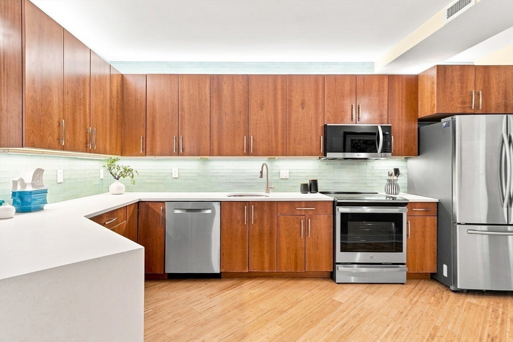 24 Bay State Rd #4, Cambridge, MA Photo #5