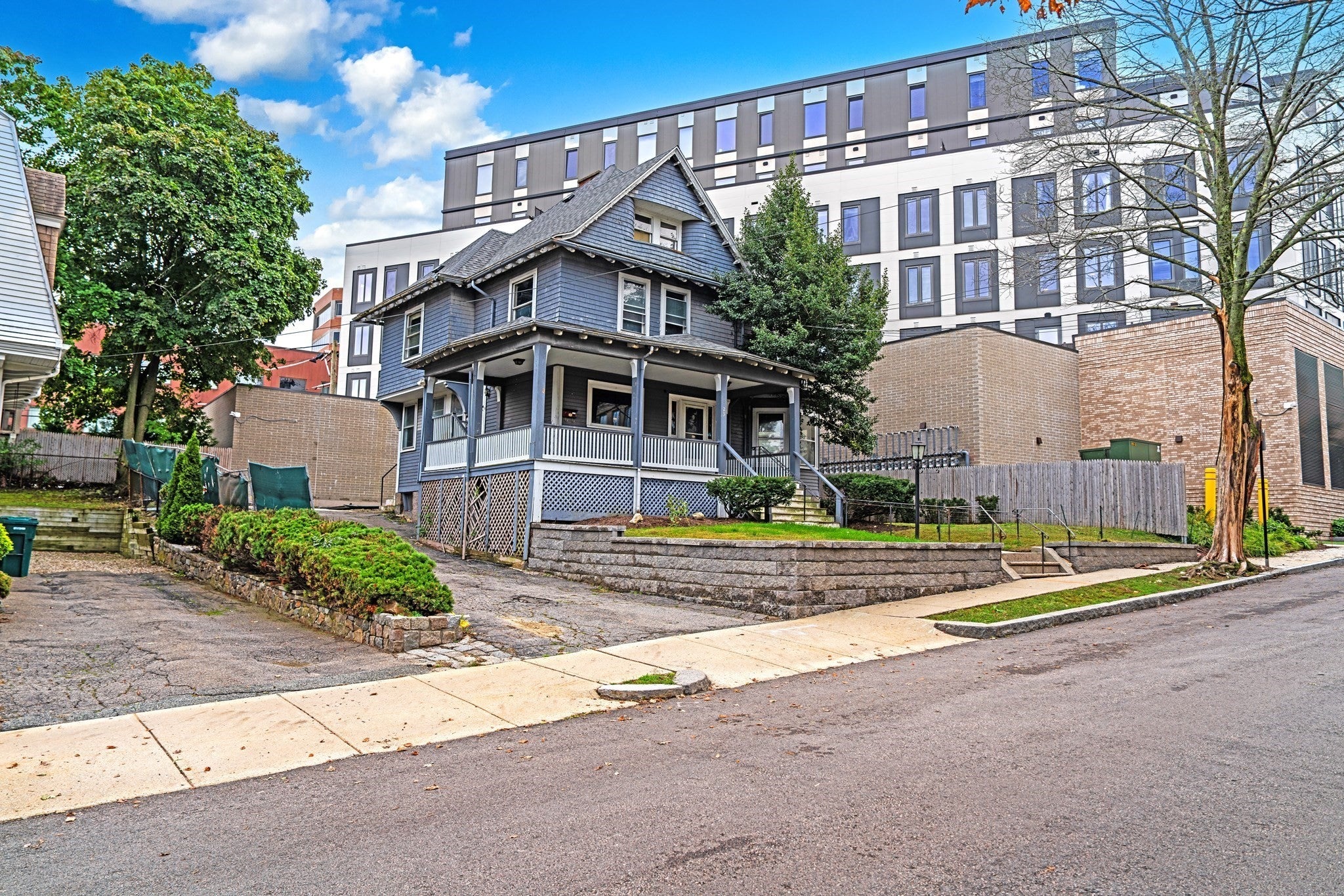 23 Russell Park