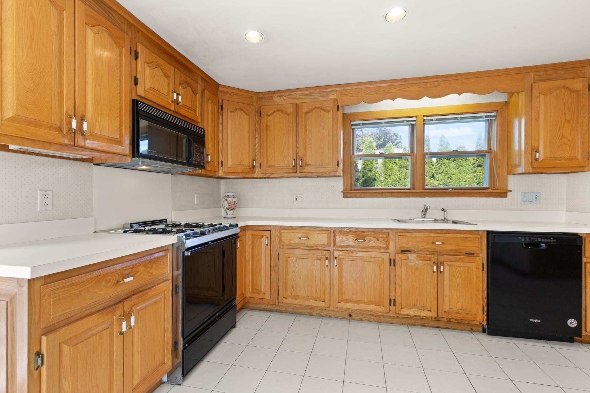 16 Suffolk Street, Medford, MA, 16 Suffolk Street, Medford, MA Photo #15