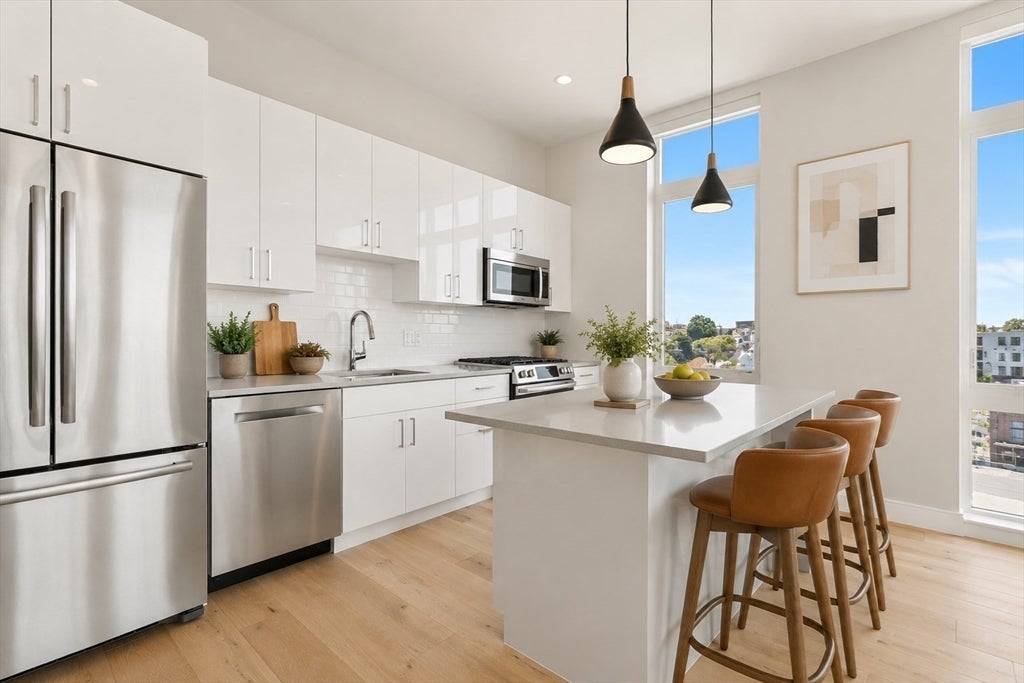 420 W Broadway PH604