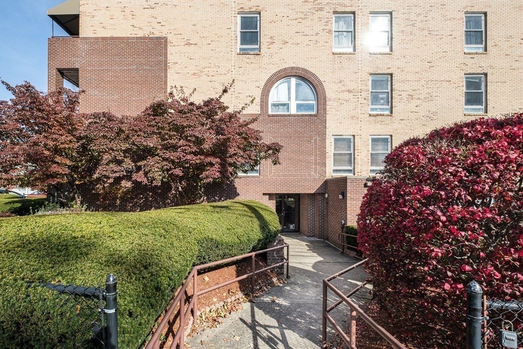 314 Riverside Avenue 304