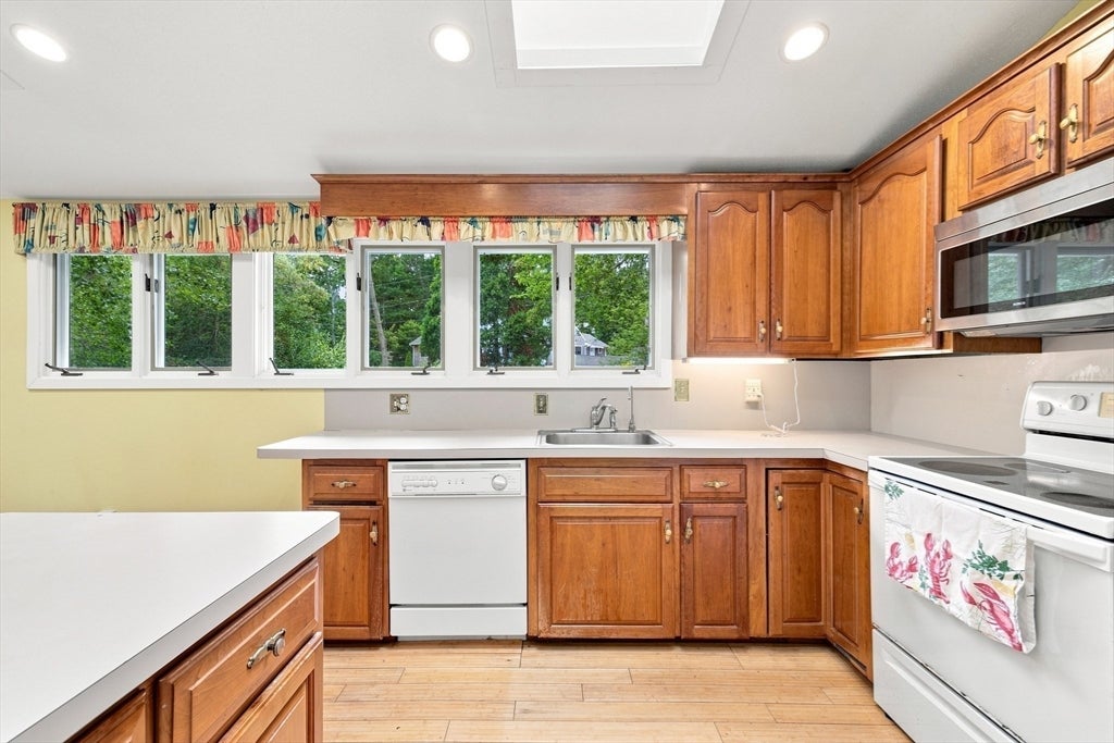 79 Pond Cir, Mashpee, MA, 79 Pond Cir, Mashpee, MA Photo #4