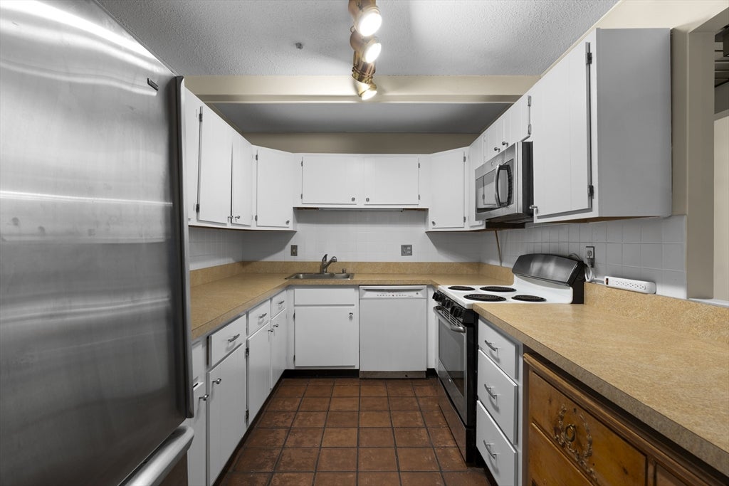 55 Tall Oaks Drive 705