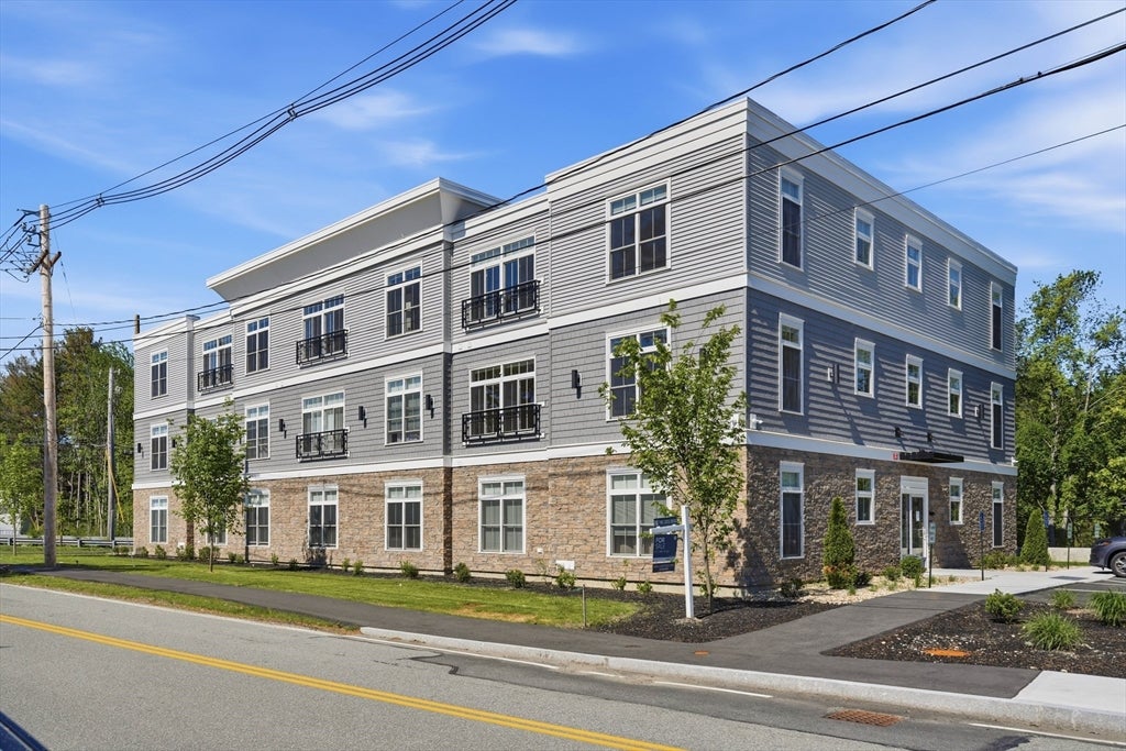 Photo of 7 Cross St, Wilmington, MA