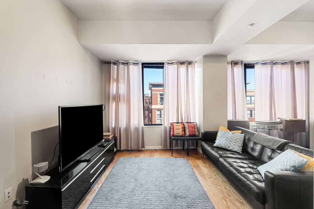 1313 Washington St 604