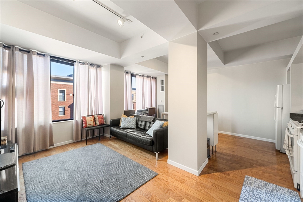 1313 Washington St 604