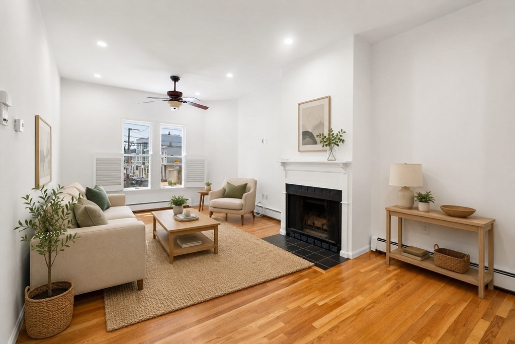 186 W 7th St 1