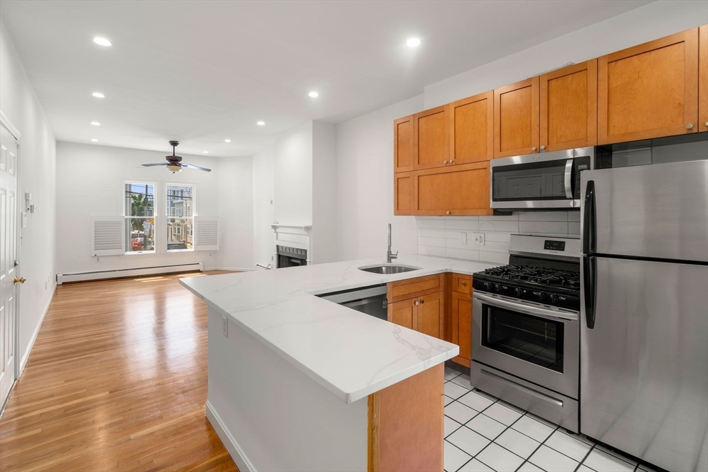 186 W 7th St 1