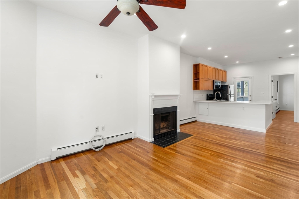 186 W 7th St 1