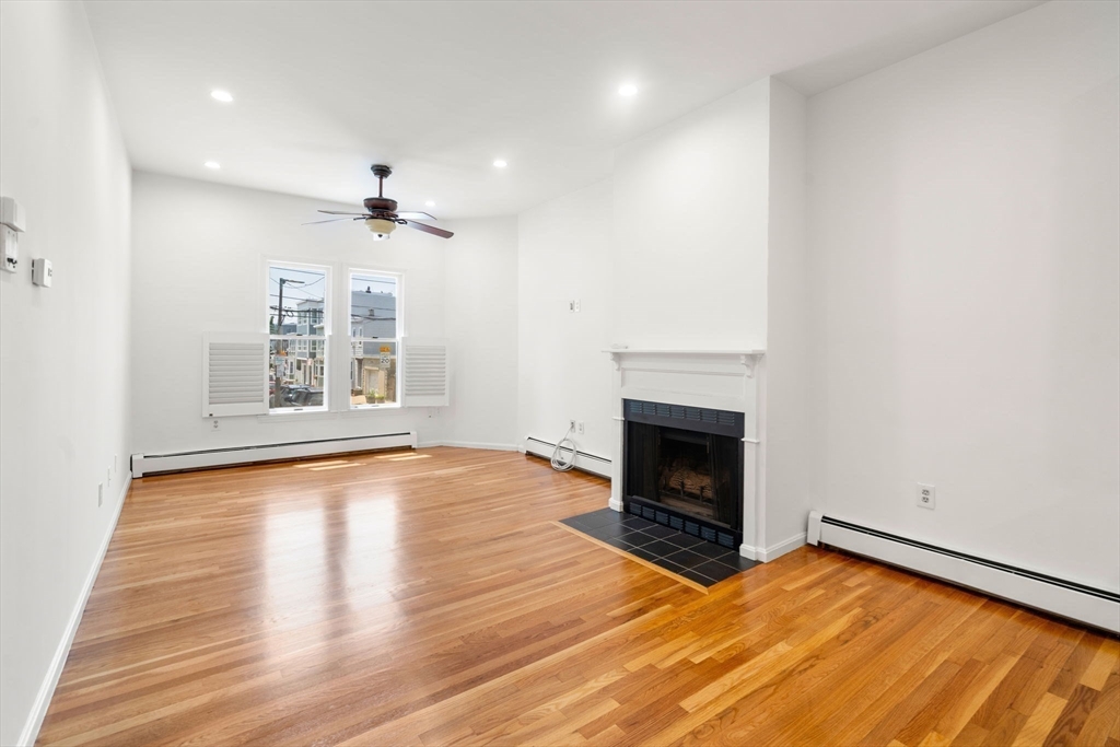 186 W 7th St 1