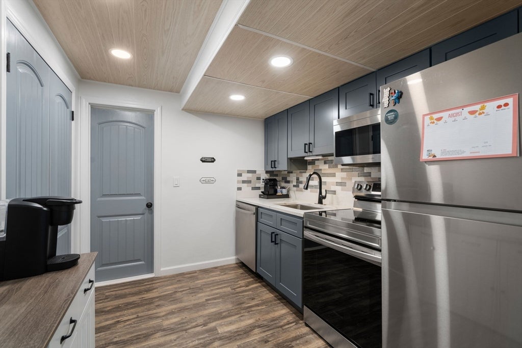 12 Shadowbrook Ln #3, Milford, MA Photo #11
