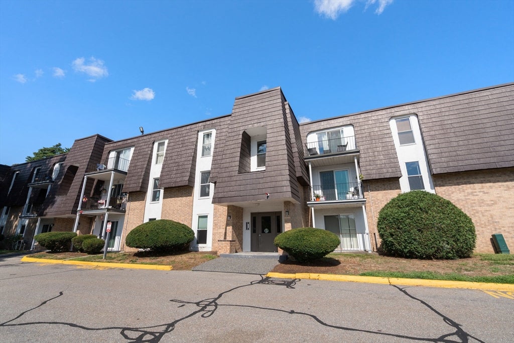 Photo of 12 Shadowbrook Ln, Milford, MA