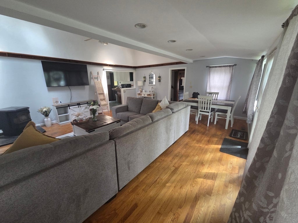 18 Lakeview Drive, Leicester, MA, 18 Lakeview Drive, Leicester, MA Photo #4