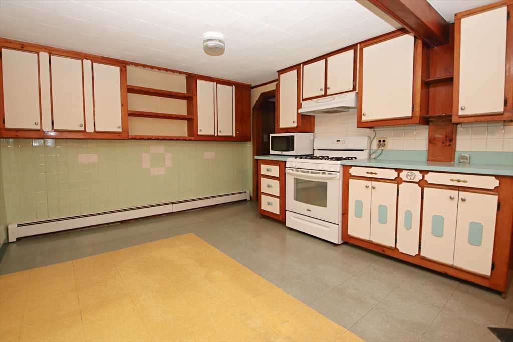 Saugus, Massachusetts 01906, United States, 3 Bedrooms Bedrooms, ,1 BathroomBathrooms,Residential,Active,243508