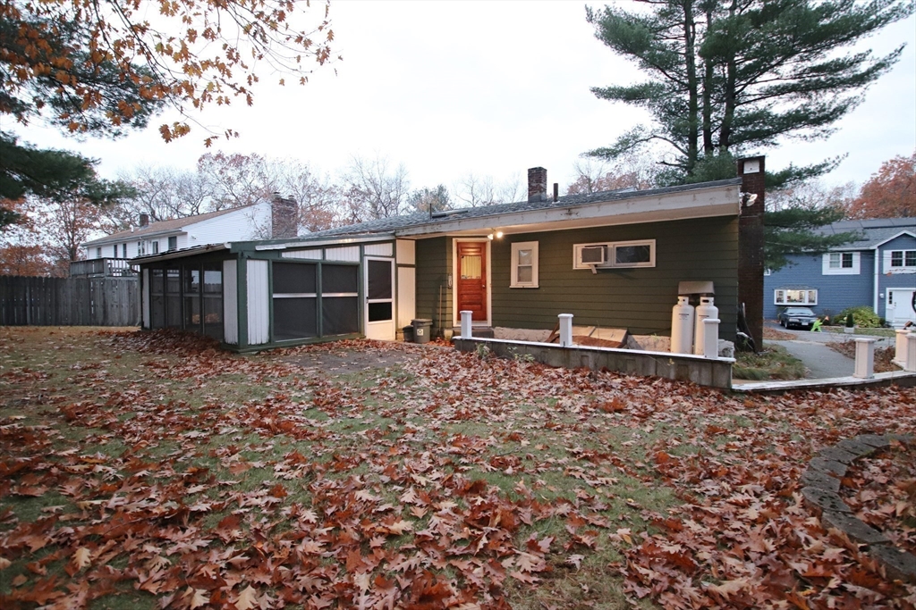 Saugus, Massachusetts 01906, United States, 3 Bedrooms Bedrooms, ,1 BathroomBathrooms,Residential,Active,243508