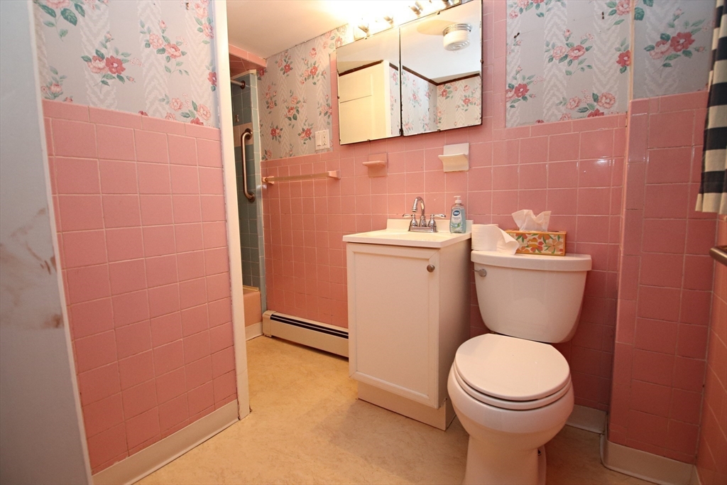 Saugus, Massachusetts 01906, United States, 3 Bedrooms Bedrooms, ,1 BathroomBathrooms,Residential,Active,243508