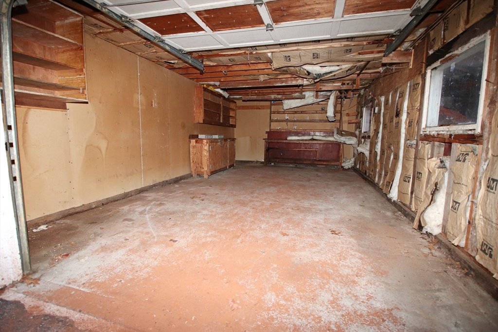 Saugus, Massachusetts 01906, United States, 3 Bedrooms Bedrooms, ,1 BathroomBathrooms,Residential,Active,243508