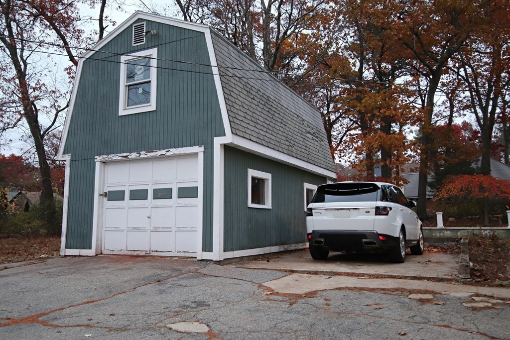 Saugus, Massachusetts 01906, United States, 3 Bedrooms Bedrooms, ,1 BathroomBathrooms,Residential,Active,243508