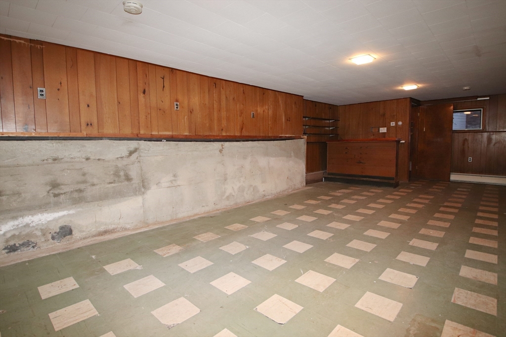 Saugus, Massachusetts 01906, United States, 3 Bedrooms Bedrooms, ,1 BathroomBathrooms,Residential,Active,243508