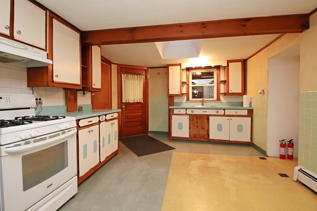 Saugus, Massachusetts 01906, United States, 3 Bedrooms Bedrooms, ,1 BathroomBathrooms,Residential,Active,243508