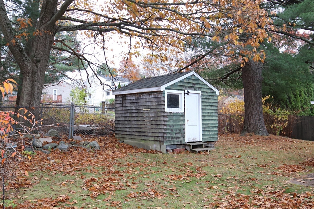 Saugus, Massachusetts 01906, United States, 3 Bedrooms Bedrooms, ,1 BathroomBathrooms,Residential,Active,243508