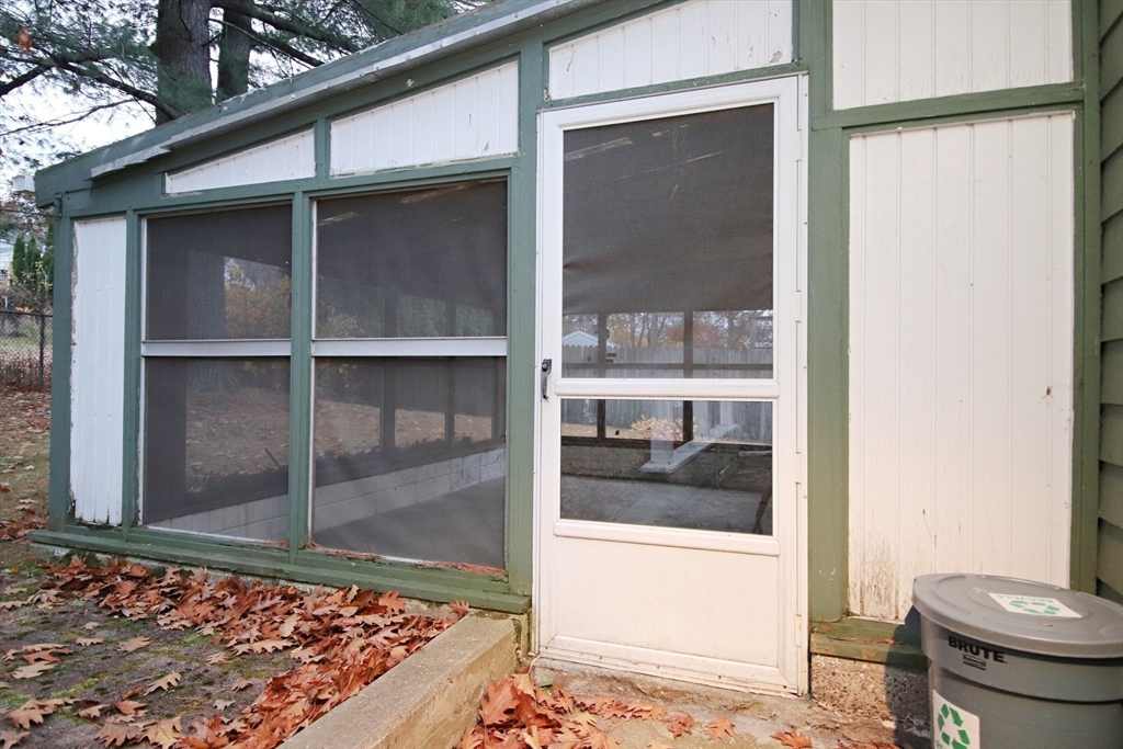 Saugus, Massachusetts 01906, United States, 3 Bedrooms Bedrooms, ,1 BathroomBathrooms,Residential,Active,243508