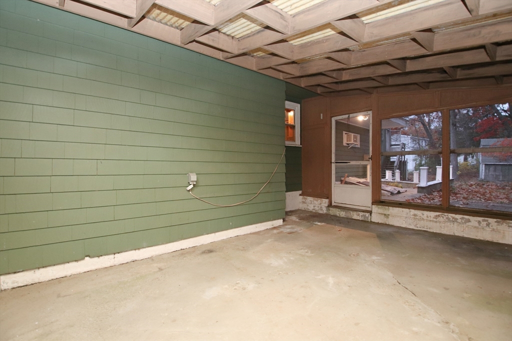 Saugus, Massachusetts 01906, United States, 3 Bedrooms Bedrooms, ,1 BathroomBathrooms,Residential,Active,243508