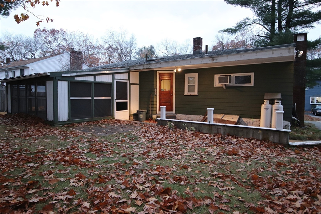 Saugus, Massachusetts 01906, United States, 3 Bedrooms Bedrooms, ,1 BathroomBathrooms,Residential,Active,243508