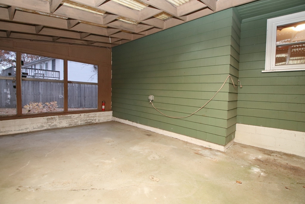 Saugus, Massachusetts 01906, United States, 3 Bedrooms Bedrooms, ,1 BathroomBathrooms,Residential,Active,243508