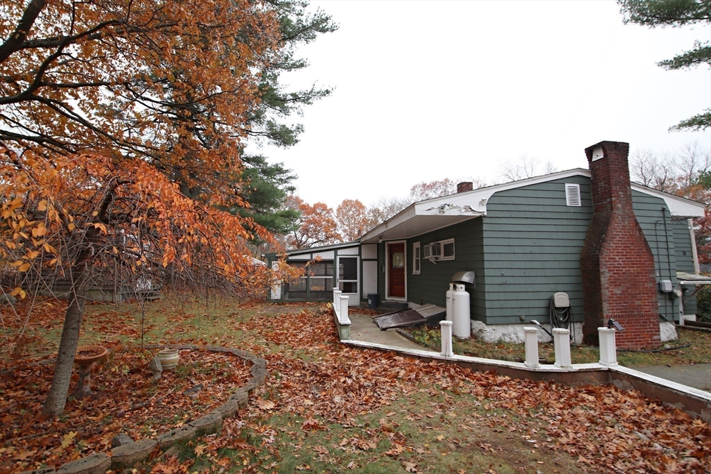 Saugus, Massachusetts 01906, United States, 3 Bedrooms Bedrooms, ,1 BathroomBathrooms,Residential,Active,243508