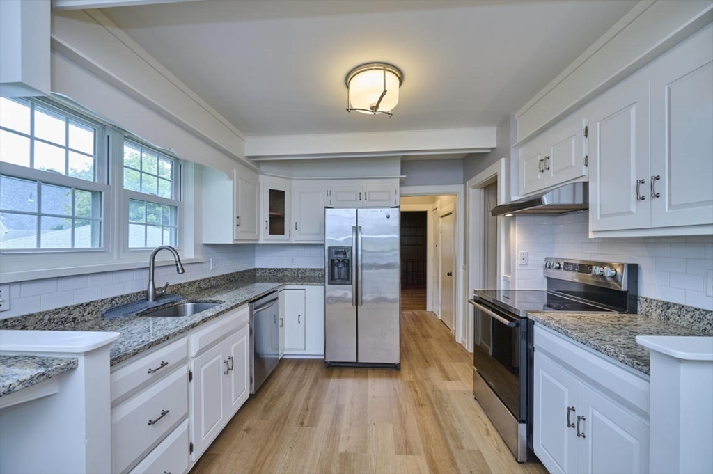 Belmont, Massachusetts 02478, United States, 4 Bedrooms Bedrooms, ,3 BathroomsBathrooms,Residential,Pending,136091