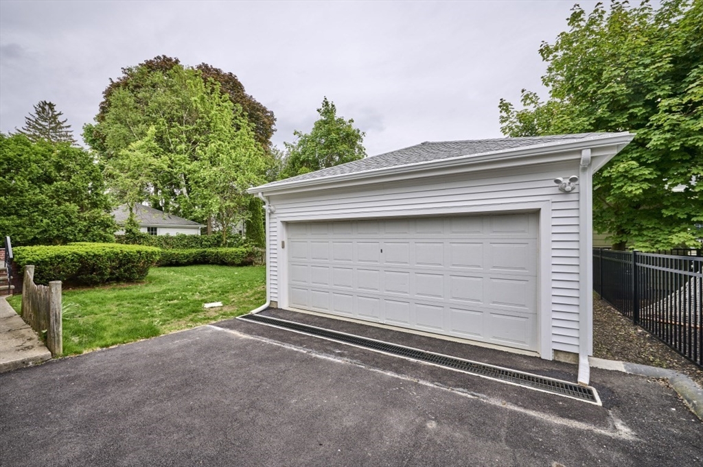 Belmont, Massachusetts 02478, United States, 4 Bedrooms Bedrooms, ,3 BathroomsBathrooms,Residential,Pending,136091