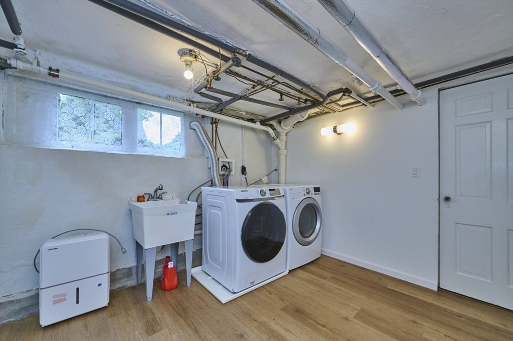 Belmont, Massachusetts 02478, United States, 4 Bedrooms Bedrooms, ,3 BathroomsBathrooms,Residential,Pending,136091